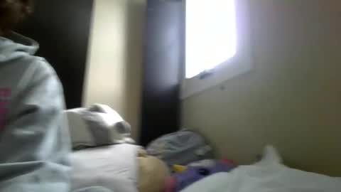 fuzzypeaches87 online show from March 17, 5:27 pm