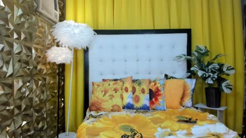 Snapshot of fvckingoliviabio chatting on February 6, 6:35 pm fvckingoliviabio online show from February 6, 6:35 pm