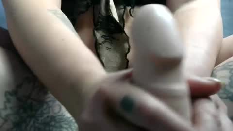 Snapshot of fwc53280 chatting on December 10, 7:37 am Diamonds online show from December 10, 7:37 am