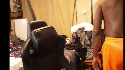 Snapshot of fyrecontrol chatting on December 22, 5:12 am seldom seen online show from December 22, 5:12 am