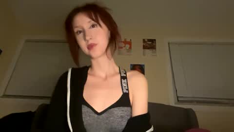 Snapshot of g0ddessluna1800 chatting on January 17, 5:21 am Goddess Luna online show from January 17, 5:21 am