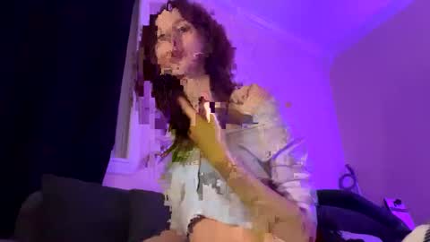 Snapshot of g0ddessluna1800 chatting on February 25, 5:52 am Goddess Luna online show from February 25, 5:52 am