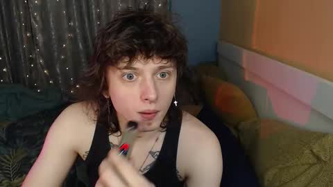 Ian online show from December 22, 6:49 pm