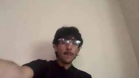 g981842 online show from April 8, 7:47 pm