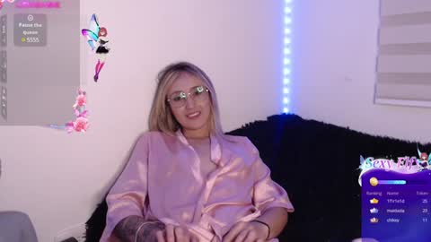 Gabriela online show from December 3, 3:20 am