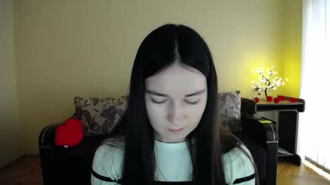 Snapshot of gabby_di chatting on April 20, 9:01 am Jaklin online show from April 20, 9:01 am