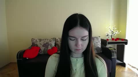 Snapshot of gabby_di chatting on May 6, 7:46 am Jaklin online show from May 6, 7:46 am
