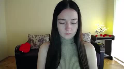 Snapshot of gabby_di chatting on May 9, 8:41 am Jaklin online show from May 9, 8:41 am