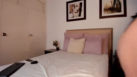 Snapshot of gabby_london chatting on December 23, 3:12 pm Gabriela online show from December 23, 3:12 pm