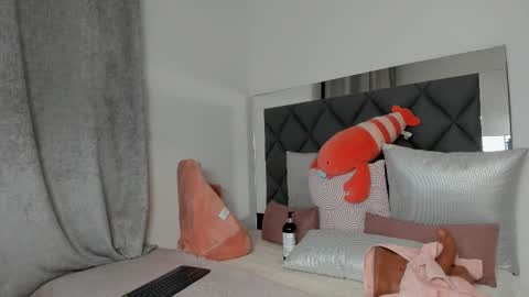   Instagram soygabi g   online show from March 11, 4:54 am