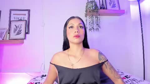Snapshot of gabihills chatting on June 22, 2:02 am GABRIELA online show from June 22, 2:02 am