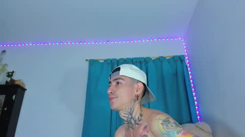 Snapshot of gabosexyxxx chatting on December 2, 2:09 am gabosexyxxx online show from December 2, 2:09 am