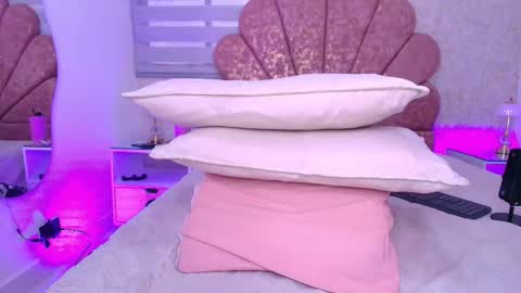 Snapshot of gabriela_leone chatting on December 5, 8:27 pm gabriela online show from December 5, 8:27 pm