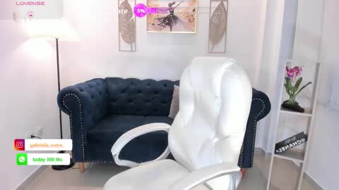 gabriella_evans_ online show from March 3, 1:01 am