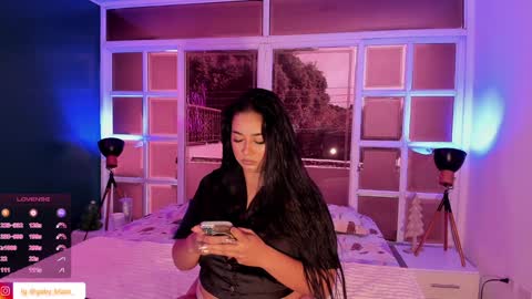 Snapshot of gaby_blaze chatting on December 30, 8:36 pm Gaby Blaze online show from December 30, 8:36 pm