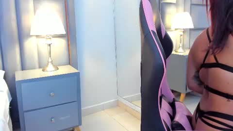 Snapshot of gabymoreau chatting on June 19, 7:39 pm gabymoreau online show from June 19, 7:39 pm