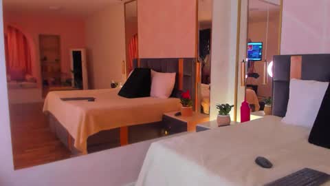 Snapshot of gabypetit chatting on November 13, 8:30 pm Gaby online show from November 13, 8:30 pm