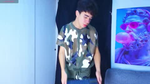 Snapshot of gael_moon chatting on March 2, 4:03 am Gael Moon online show from March 2, 4:03 am