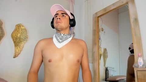 Snapshot of gaelpike chatting on December 13, 7:53 pm Gael online show from December 13, 7:53 pm