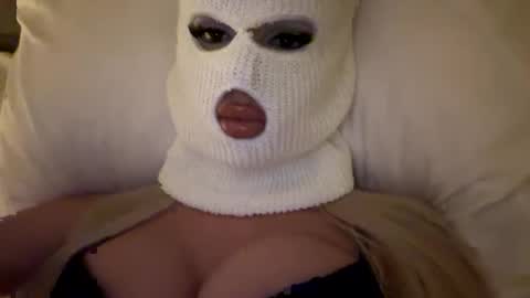 Feetbaabe online show from May 11, 7:33 pm