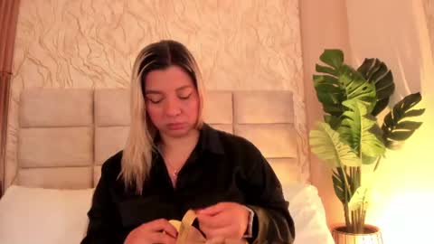 Snapshot of gaia_stonne chatting on June 27, 12:22 pm gaia_stonne online show from June 27, 12:22 pm