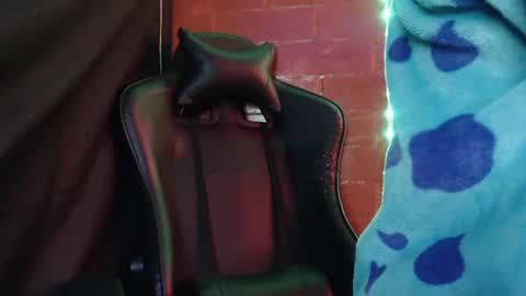 Snapshot of gakomenoshida chatting on February 18, 7:19 pm Kate 3 online show from February 18, 7:19 pm