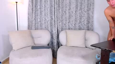 gal_stone_ online show from April 17, 1:19 am