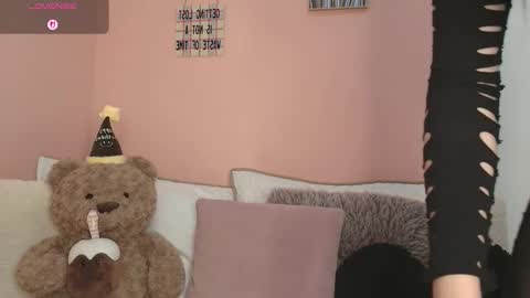 Snapshot of galayounng_ chatting on November 8, 10:48 am Gala Y online show from November 8, 10:48 am