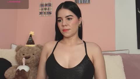 Snapshot of galayounng_ chatting on November 16, 11:27 am Gala Y online show from November 16, 11:27 am