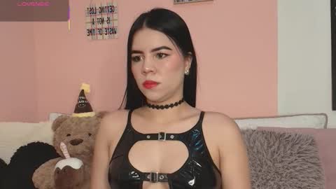 Snapshot of galayounng_ chatting on December 1, 11:15 am Gala Y online show from December 1, 11:15 am