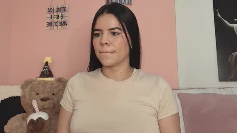 Snapshot of galayounng_ chatting on December 14, 11:04 am Gala Y online show from December 14, 11:04 am