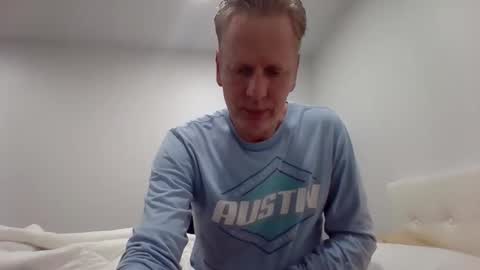 Snapshot of gamerboy200 chatting on October 31, 1:17 am gamerboy200 online show from October 31, 1:17 am