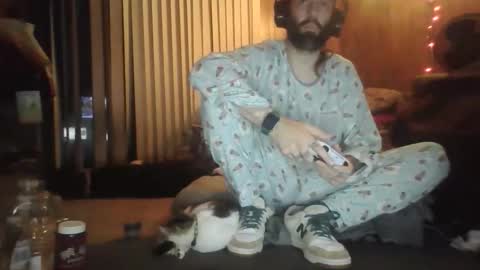 Snapshot of gamerfiend420 chatting on January 18, 6:39 am gamerfiend420 online show from January 18, 6:39 am