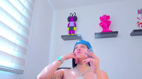 Snapshot of gangster_girl chatting on December 31, 4:04 pm GANG online show from December 31, 4:04 pm