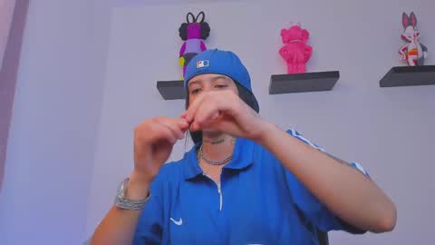 Snapshot of gangster_girl chatting on February 16, 11:05 pm GANG online show from February 16, 11:05 pm