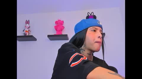 Snapshot of gangster_girl chatting on March 7, 12:37 am GANG online show from March 7, 12:37 am