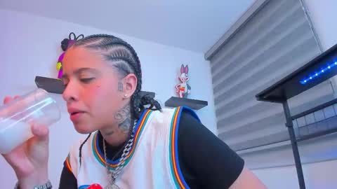 Snapshot of gangster_girl chatting on November 4, 2:32 am GANG online show from November 4, 2:32 am