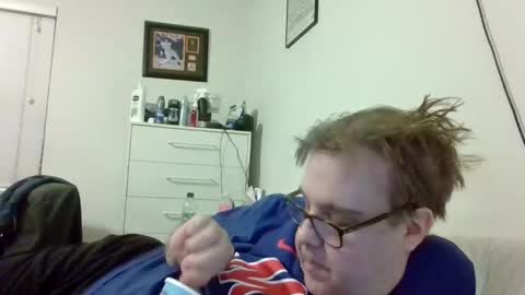 Snapshot of garyg930 chatting on December 18, 1:33 am Gary online show from December 18, 1:33 am