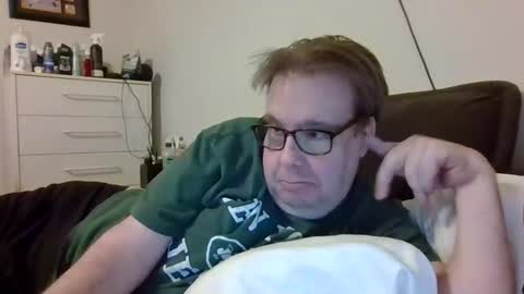 Snapshot of garyg930 chatting on December 22, 2:19 am Gary online show from December 22, 2:19 am