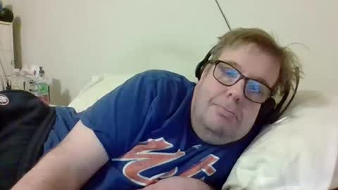 Snapshot of garyg930 chatting on January 7, 3:42 am Gary online show from January 7, 3:42 am