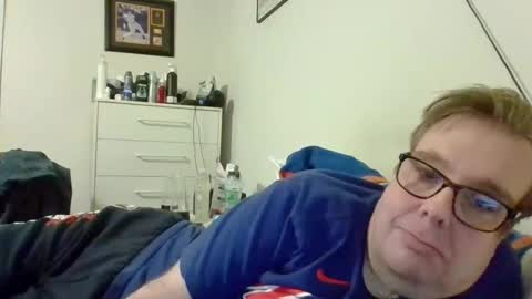 Snapshot of garyg930 chatting on January 8, 12:13 am Gary online show from January 8, 12:13 am