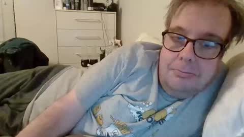 Snapshot of garyg930 chatting on February 6, 12:15 am Gary online show from February 6, 12:15 am