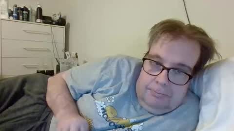 Snapshot of garyg930 chatting on February 7, 4:27 am Gary online show from February 7, 4:27 am