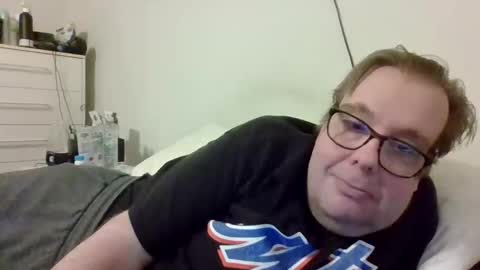 Snapshot of garyg930 chatting on February 8, 2:15 am Gary online show from February 8, 2:15 am