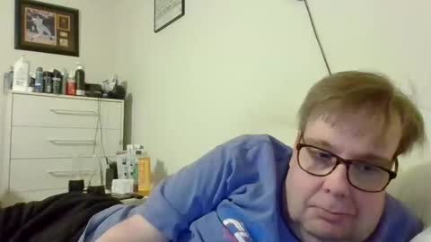 Snapshot of garyg930 chatting on February 11, 3:55 am Gary online show from February 11, 3:55 am