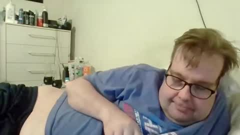 Snapshot of garyg930 chatting on February 12, 2:17 am Gary online show from February 12, 2:17 am