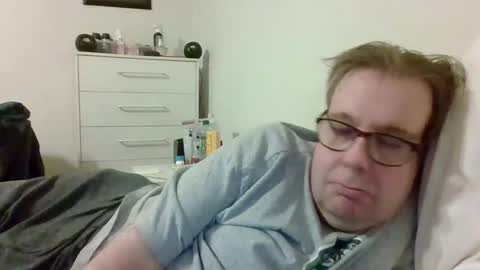 Snapshot of garyg930 chatting on February 18, 5:58 am Gary online show from February 18, 5:58 am