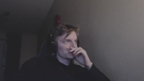 Snapshot of gasturfahe chatting on December 18, 9:29 pm gasturfahe online show from December 18, 9:29 pm