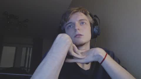 Snapshot of gasturfahe chatting on December 19, 11:14 pm gasturfahe online show from December 19, 11:14 pm