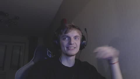 Snapshot of gasturfahe chatting on December 22, 11:09 pm gasturfahe online show from December 22, 11:09 pm